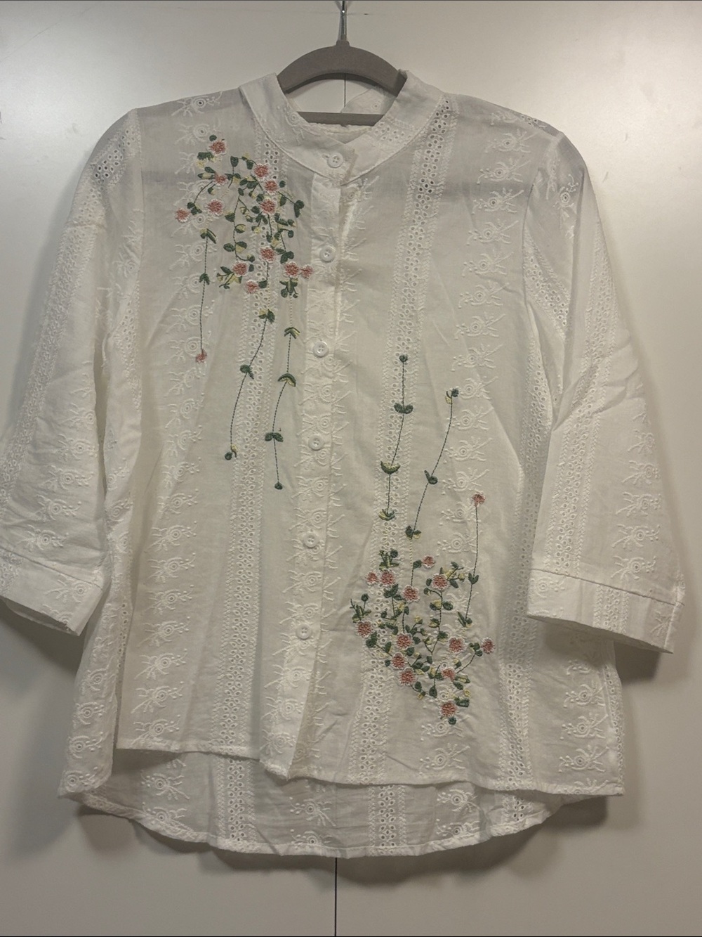 White Embroidered Floral Button-Up Blouse M